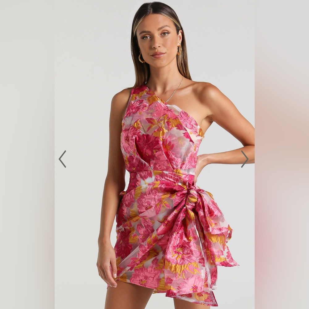 Reverse Showpo one shoulder dress. New, never worn.
